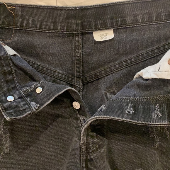 Levi high rise Jean short - Picture 2 of 3